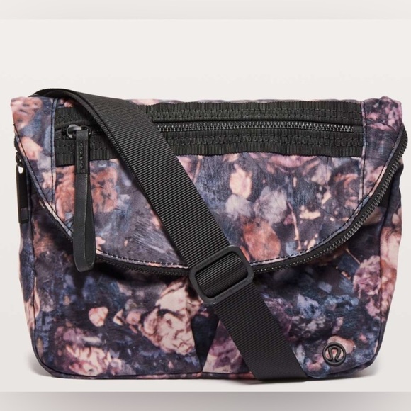 Lululemon Festival Bag II *5L Pink Purple Frosted Rose Multi / Black - Picture 11 of 14